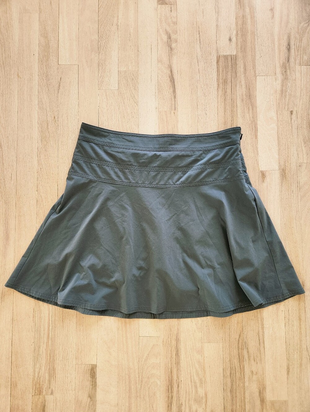 Athleta Womens Everyday Skort Size 14 Granite Grey Sage Green Golf Tennis Travel - Picture 2 of 9